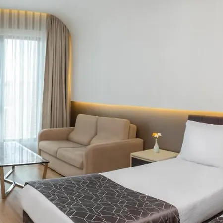 Elm Aparthotel 4*