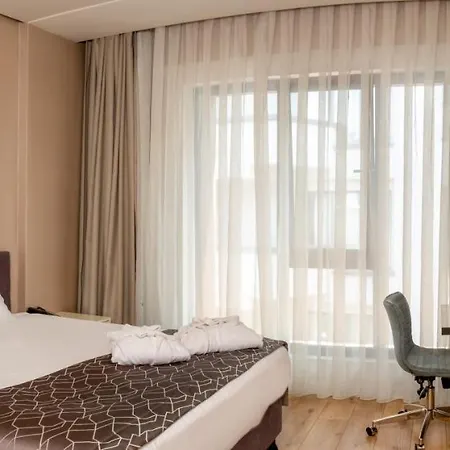 Apartahotel Elm 4*