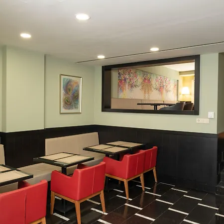Elm 4* İstanbul